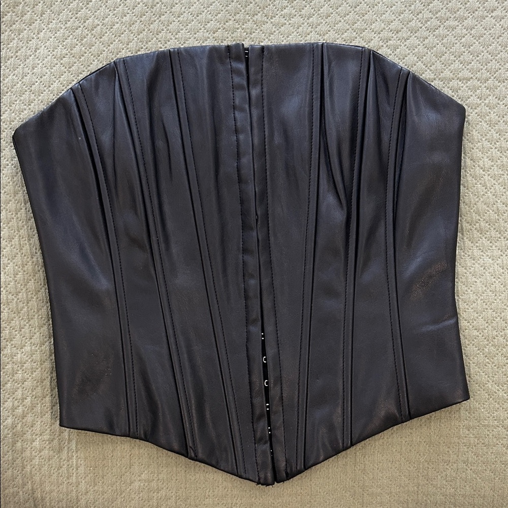 Emory Park Sleek Black Top